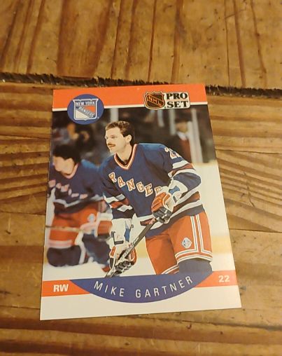 1990 Pro Set #22 Mike Gartner — front