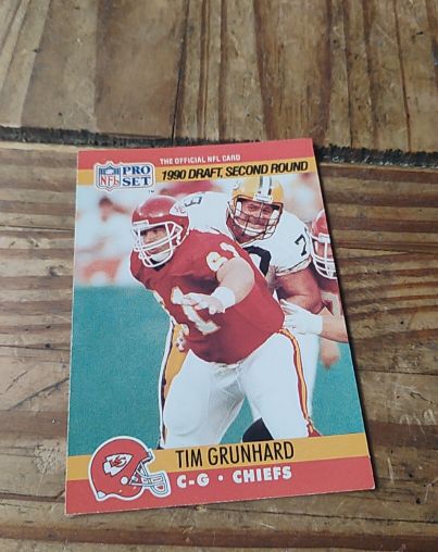 1990 Pro Set #709 Tim Grunhard — front