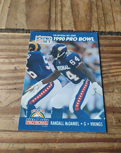 1990 Pro Set #403 Randall McDaniel Minnesota Vikings — front