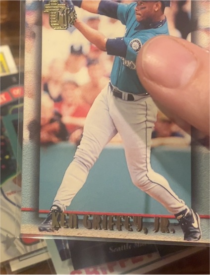 1995 Topps Embossed #51 Ken Griffey Jr. — front