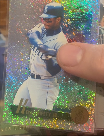 1995 Topps #1 Ken Griffey Jr. — front