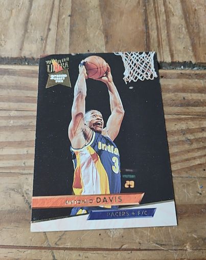 1993-94 Fleer Ultra #258 Antonio Davis — front