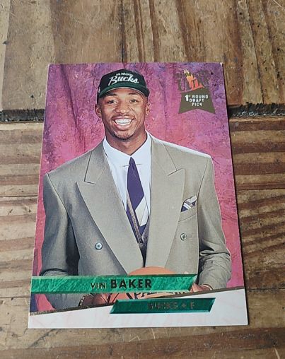 1993-94 Fleer Ultra #106 Vin Baker Milwaukee Bucks Rookie Card — front