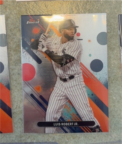 2025 Topps Finest #76 Luis Robert Jr. — front
