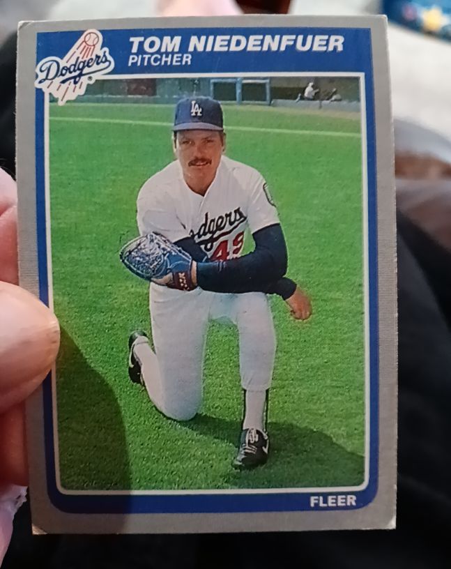 1985 Fleer #378 Tom Niedenfuer — front