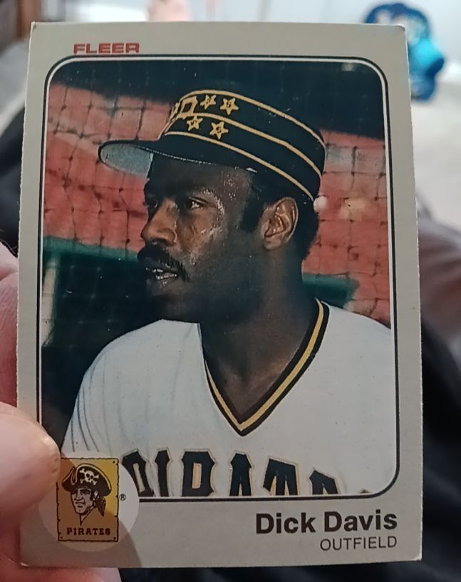 1983 Fleer #305 Dick Davis — front