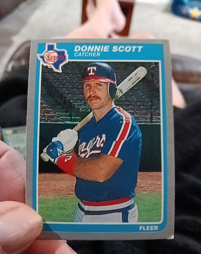 1985 Fleer #568 Donnie Scott — front