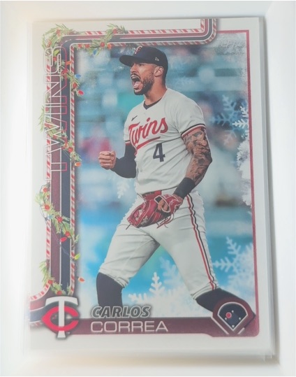 2025 Topps Holiday #H175 Carlos Correa — front