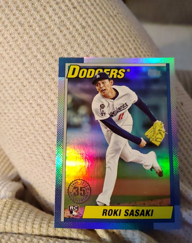 2025 Topps Update #U90-11 Roki Sasaki 1990 Topps 35th Anniversary Foil RC Dodgers — front