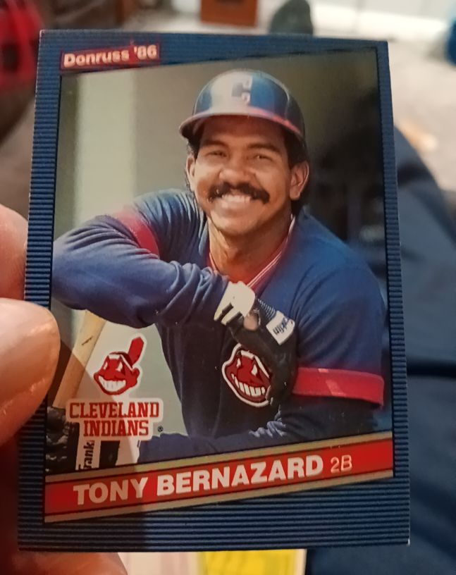 1986 Donruss #520 Tony Bernazard Cleveland Indians — front