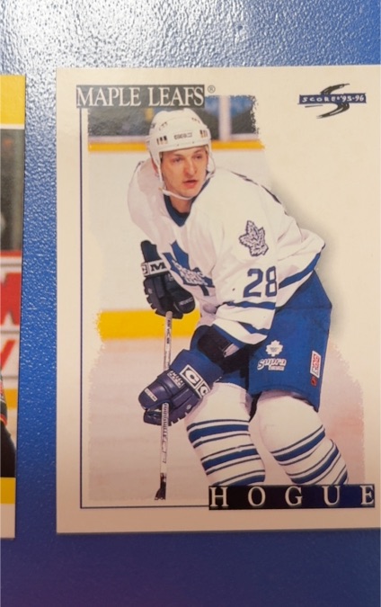 1995-96 Score #262 Benoit Hogue — front