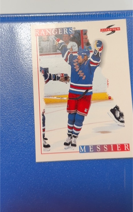 1995-96 Score #50 Mark Messier — front