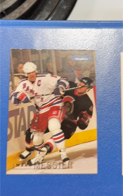 1995-96 Skybox Impact #132 Mark Messier — front