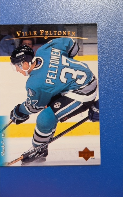 1995-96 Upper Deck #384 Ville Peltonen — front
