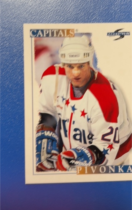 1995-96 Score #258 Michal Pivonka — front