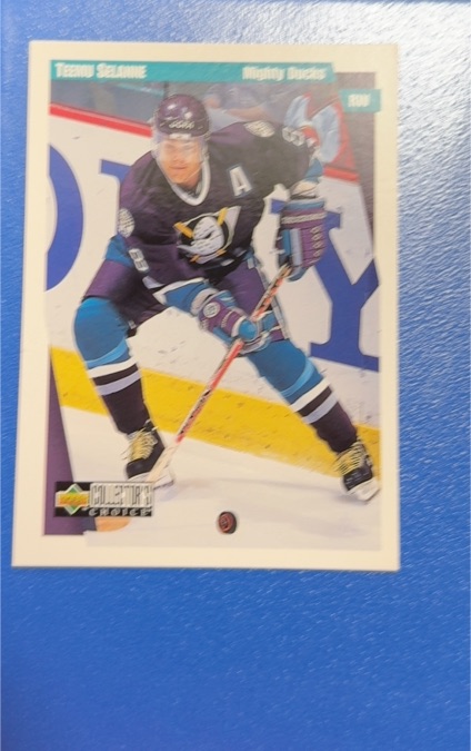1997-98 Upper Deck Collector's Choice #8 Teemu Selanne — front
