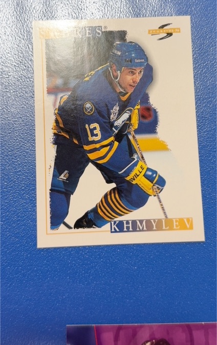 1995-96 Score #13 Yuri Khmylev — front