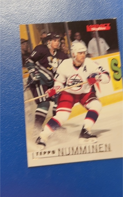 1995-96 SkyBox Impact #183 Teppo Numminen — front