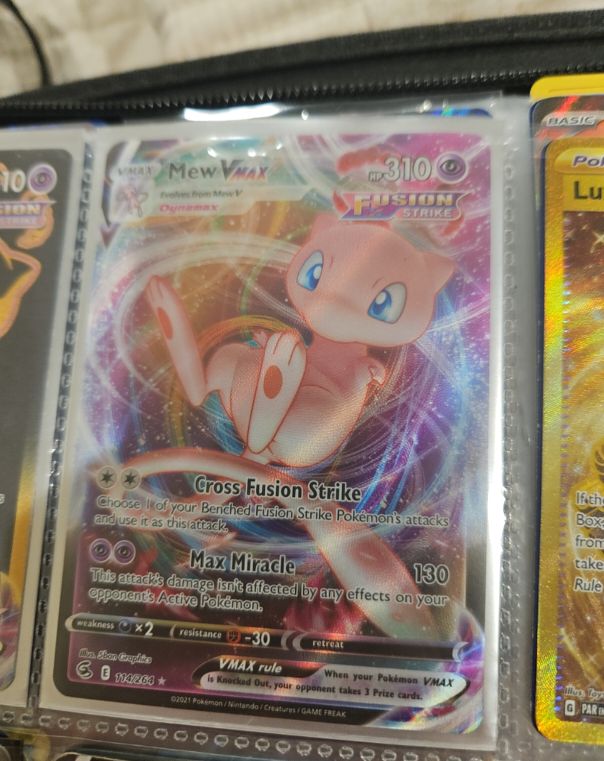 2023 Pokémon Fusion Strike #114 Mew VMAX — front