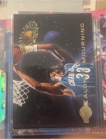 1995 Skybox Slammin’ Universe #SU17 Alonzo Mourning — front
