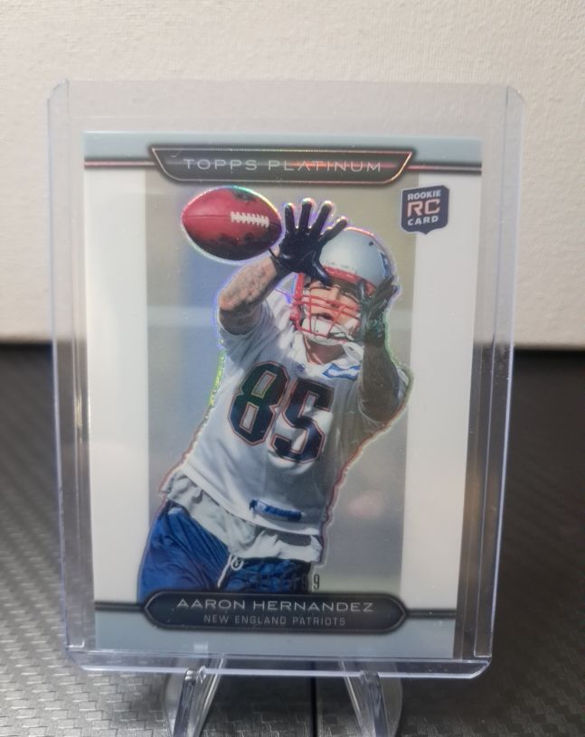 2010 Topps Platinum #69 Aaron Hernandez — front