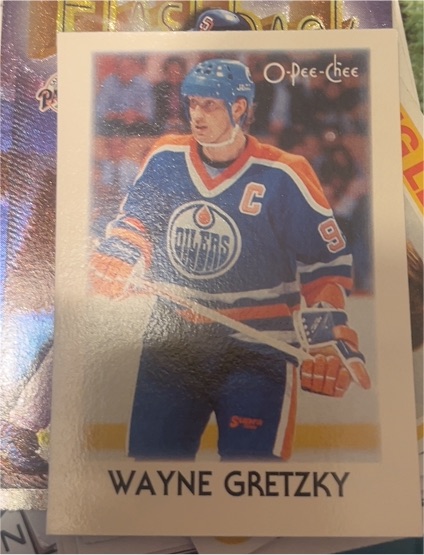 1987-88 O-Pee-Chee Minis #13 Wayne Gretzky — front