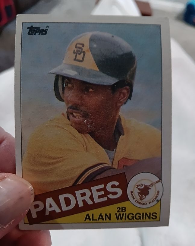 1985 Topps #378 Alan Wiggins — front
