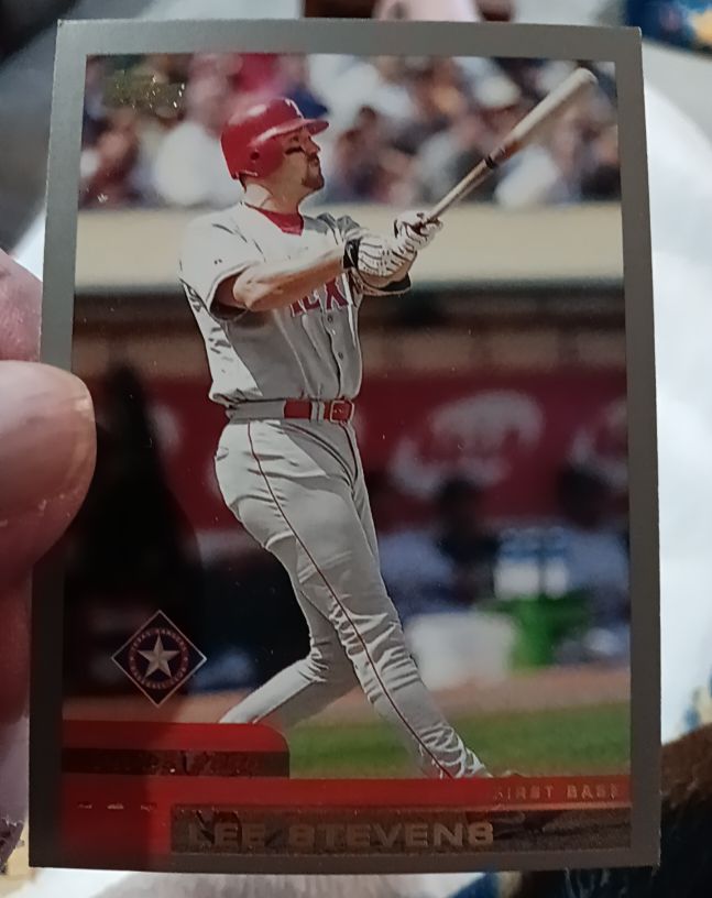 2000 Topps #61 Lee Stevens — front
