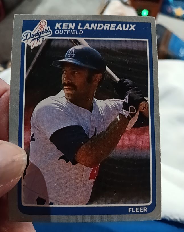 1985 Fleer #375 Ken Landreaux — front