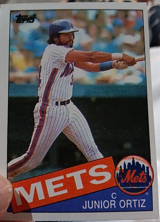 1985 Topps #439 Junior Ortiz — front