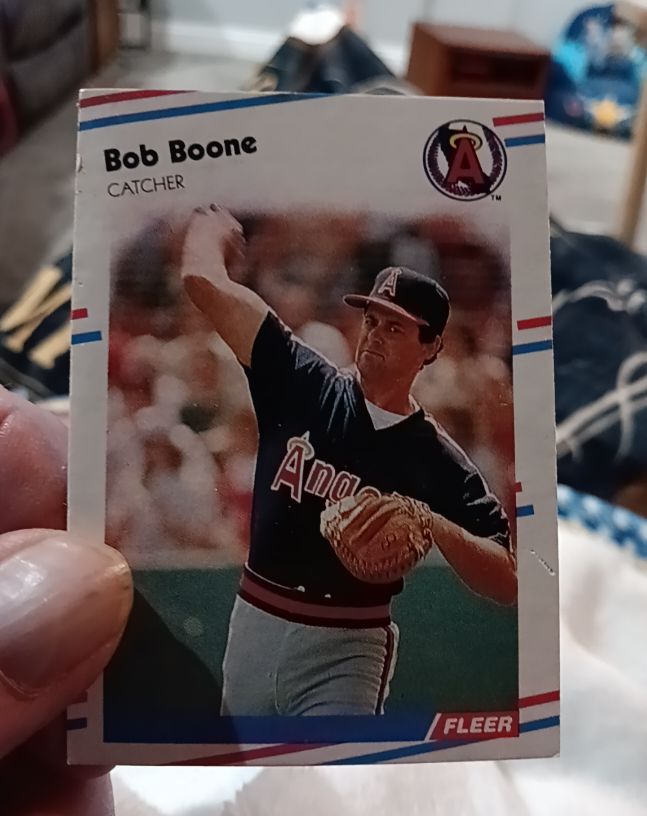1988 Fleer #485 Bob Boone — front