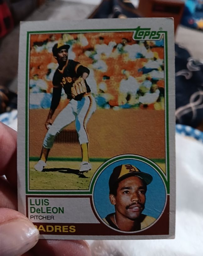 1983 Topps #323 Luis DeLeon — front