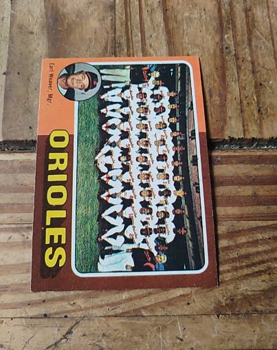 1975 Topps #117 Baltimore Orioles Team Card Earl Weaver Mgr. — front