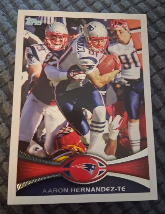2012 Topps #323 Aaron Hernandez — front