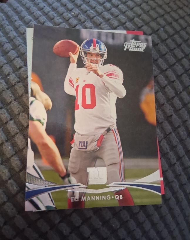 2012 Topps Prime Eli Manning #unknown — front