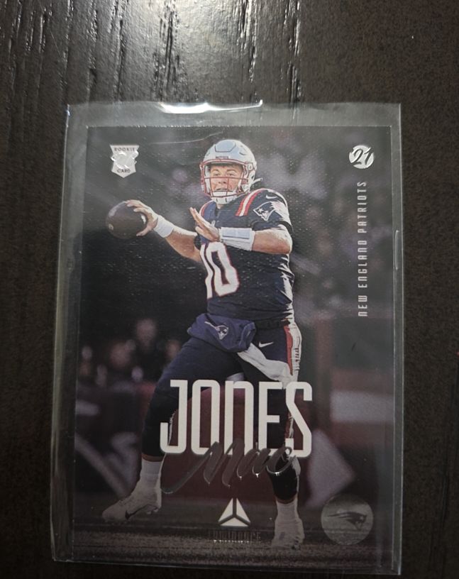 2021 Panini Chronicles Luminance #205 Mac Jones — front