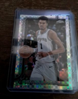 2025-26 Topps Chrome #221 Victor Wembanyama — front