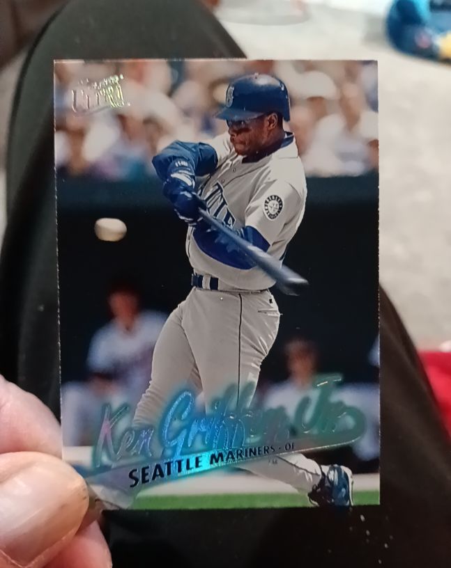 1997 Fleer Ultra #121 Ken Griffey Jr. — front