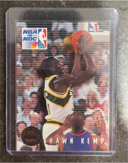 1993-94 SkyBox Premium #17 Shawn Kemp — front