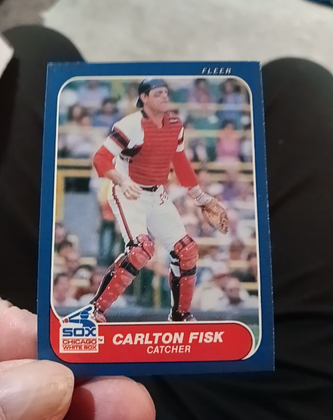 1986 Fleer #204 Carlton Fisk — front
