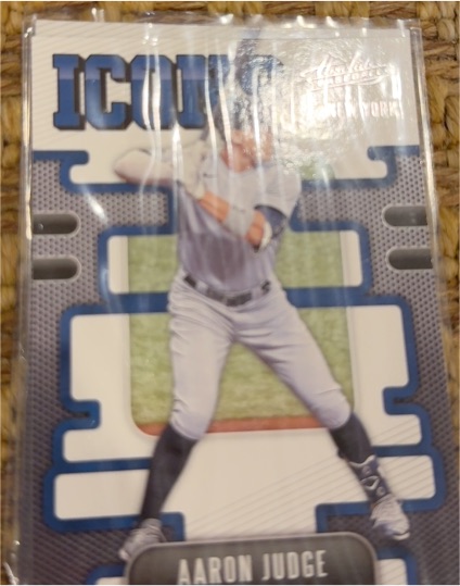 2021 Panini Absolute #I-9 Aaron Judge Icons Green — front