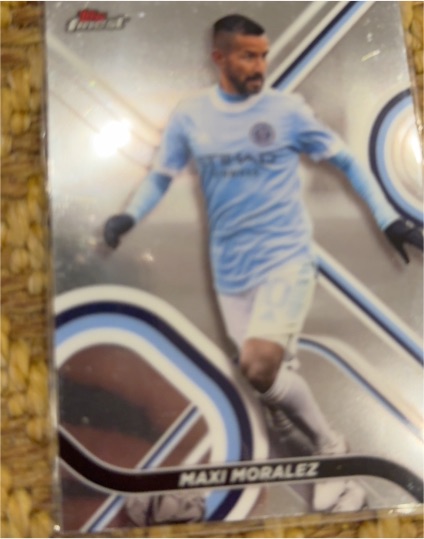 2022 Topps Finest MLS #62 Maxi Moralez — front