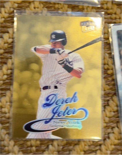 1999 Fleer Ultra Derek Jeter Gold Medallion — front