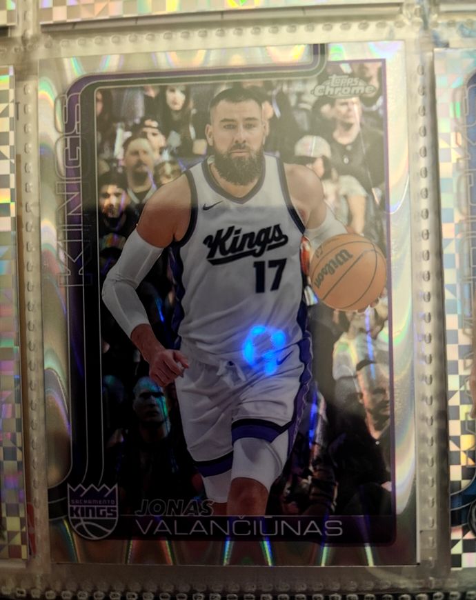 2025-26 Topps Chrome #206 Jonas Valanciunas — front