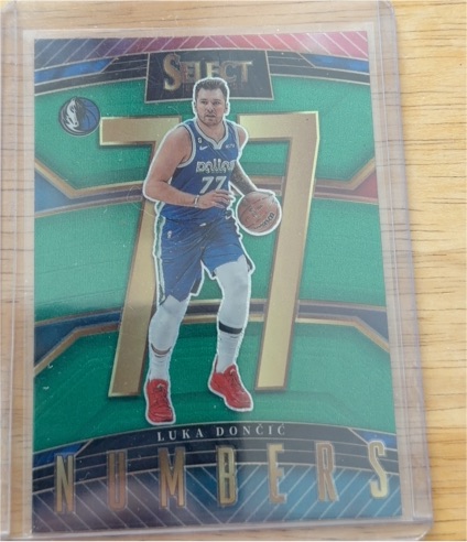 2022-23 Panini Select #77 Luka Dončić — front