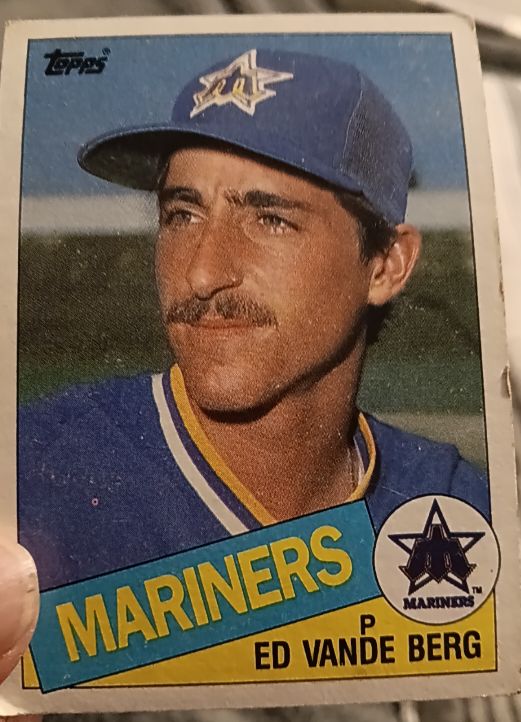 1985 Topps #566 Ed Vande Berg — front