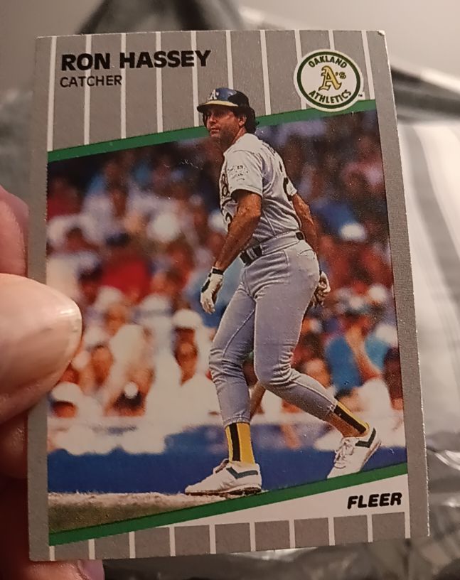 1989 Fleer #9 Ron Hassey — front