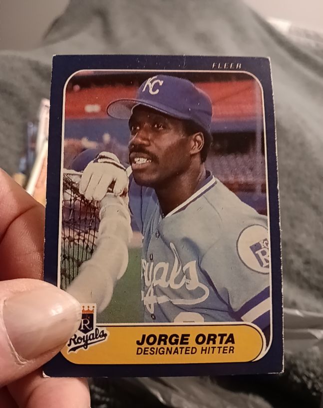 1986 Fleer #17 Jorge Orta — front
