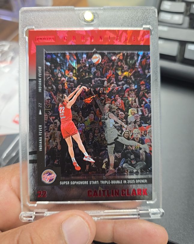 2025 Panini Chronicled #22 Caitlin Clark — front