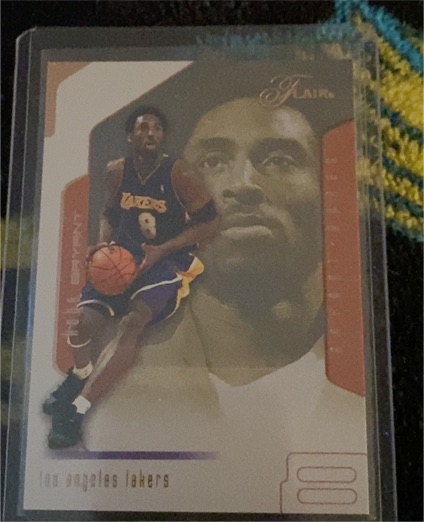 2001 Flair #8 Kobe Bryant — front